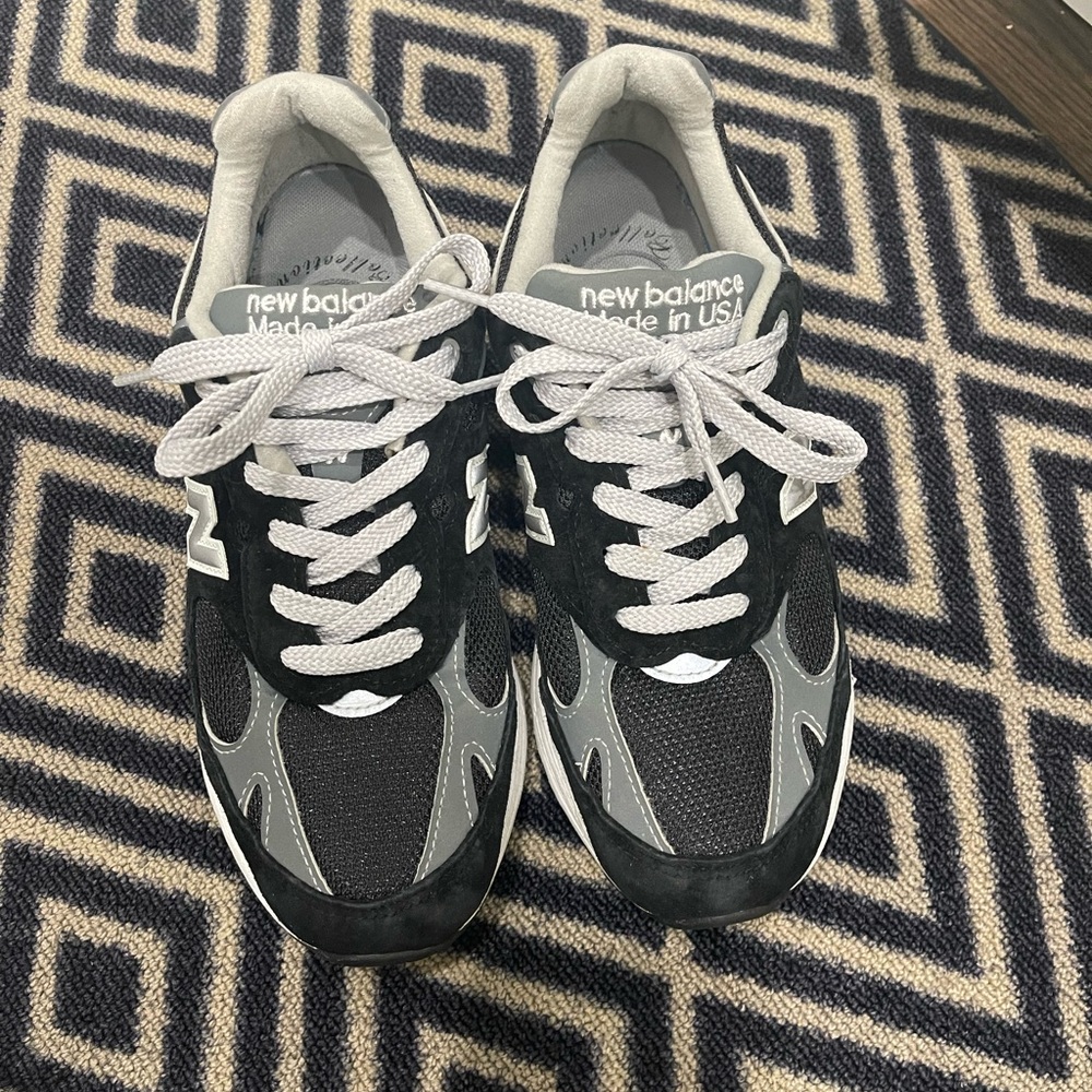 New balance black sneakers great condition size 38.